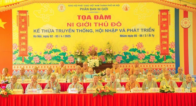 Chư tôn đức chứng minh và chư Ni chủ tọa đoàn