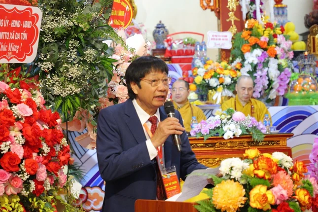 Ông Lê Văn Thưởng báo cáo quá trình xây dựng chùa Phúc Long