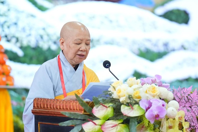 Ni trưởng Thích Đàm Hiếu đã dâng lời cảm tạ Ni trưởng Thích Đàm Hiếu đã dâng lời cảm tạ