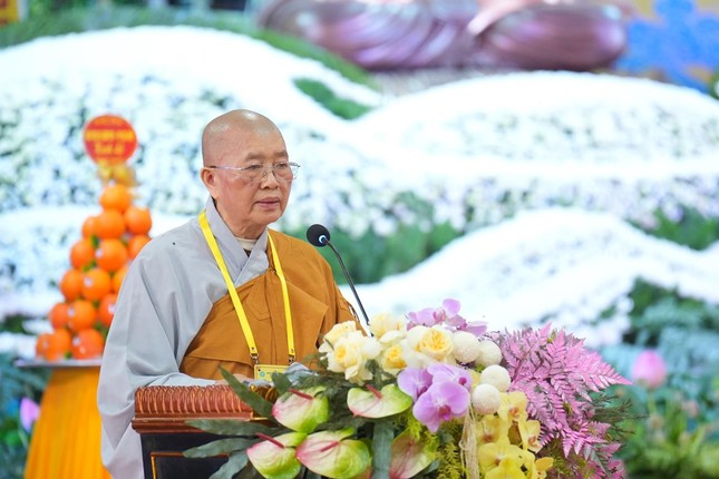 Ni trưởng Thích Đàm Lan đã cung tuyên hành trạng Đức Thánh Tổ Ni Đại Ái Đạo Ni trưởng Thích Đàm Lan đã cung tuyên hành trạng Đức Thánh Tổ Ni Đại Ái Đạo