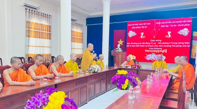 Đoàn chúc mừng Tết cổ truyền đến Trưởng lão Hòa thượng Tăng Nô, Phó Pháp chủ Hội đồng Chứng minh, Trưởng ban Trị sự GHPGVN tỉnh Sóc Trăng - Ảnh: Danh Đà Quí