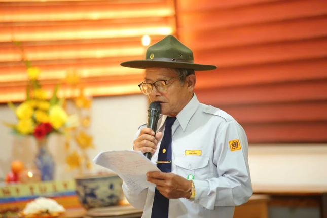 Huynh trưởng cấp Tín Tâm Trụ - Hoàng Thái Phong thay mặt Phân ban Gia đình Phật tử dâng lời tưởng niệm