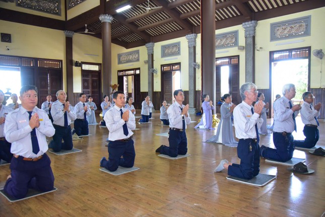 Các huynh trưởng tại chánh điện chùa Pháp Hoa