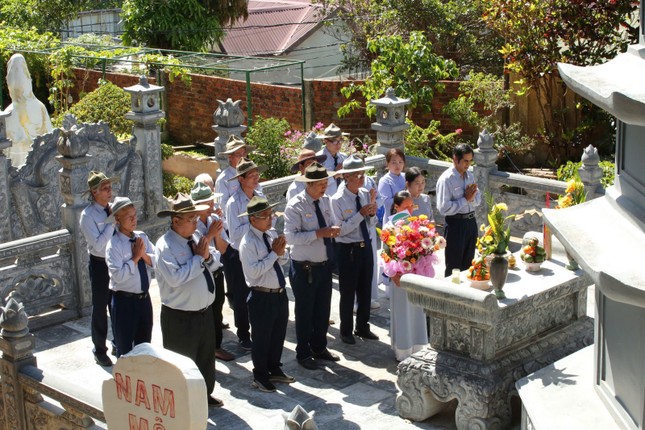 Các huynh trưởng thành kính đảnh lễ Giác linh Hòa thượng Thích Trí Huy, khai sơn chùa Pháp Hoa, khai sơn Gia đình Phật tử Đắk Nông
