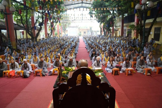 Sau nghi thức Tế Tổ là khóa tu Ngày an lạc theo định kỳ hàng tháng của Đạo tràng Pháp Hoa