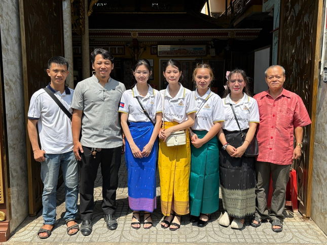 Sinh viên các nước về chùa Phổ Minh mừng Tết cổ truyền Sinh viên các nước về chùa Phổ Minh mừng Tết cổ truyền