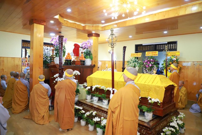 Giác linh đường tại chùa Long Quang Giác linh đường tại chùa Long Quang