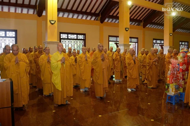 Chư tôn đức Ban Trị sự TP.HCM, các ban chuyên môn, Ban Trị sự TP.Thủ Đức, 21 quận huyện tham dự lễ tưởng niệm