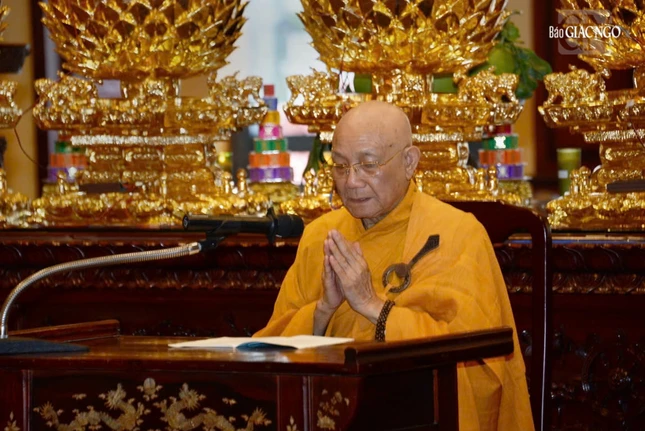 Trưởng lão Hòa thượng Thích Minh Thông, đại vị thuyết giới Tỳ-kheo, Bồ-tát giữa đại chúng