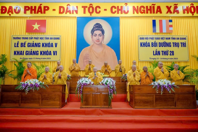 Chư tôn giáo phẩm chứng minh, tham dự