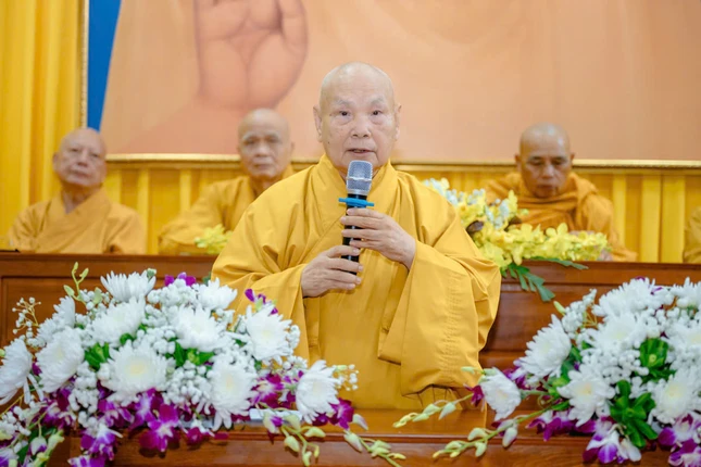 Trưởng lão Hòa thượng Chủ tịch Hội đồng Trị sự ban đạo từ