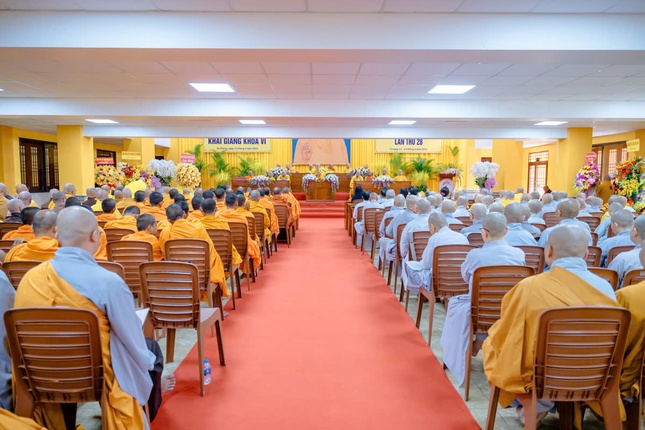 Quang cảnh Lễ khai giảng Khóa bồi dưỡng trụ trì lần thứ 28 của Ban Trị sự GHPGVN tỉnh An Giang