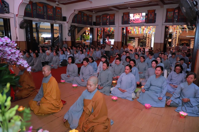 Đạo tràng Quan Âm tu viện thắp nến cầu nguyện cho người dân Myanmar Đạo tràng Quan Âm tu viện thắp nến cầu nguyện cho người dân Myanmar