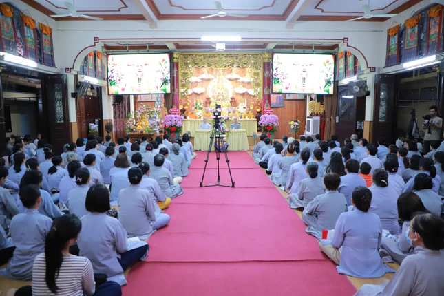 Phật tử đạo tràng Quan Âm tu viện