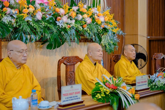 Chư tôn giáo phẩm chứng minh