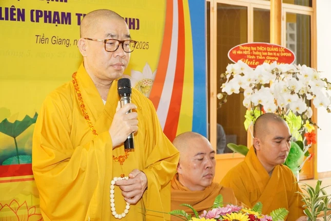 Thượng tọa Thích Quảng Lộc ban đạo từ