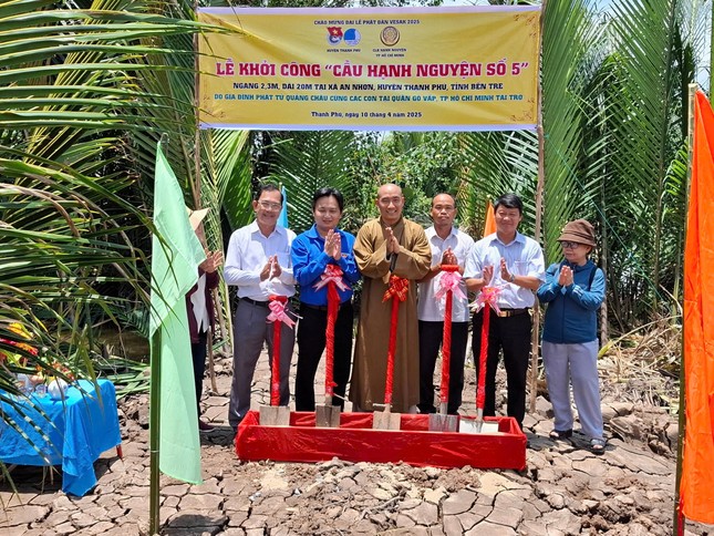 Câu lạc bộ Hạnh Nguyện khởi công cầu bê-tông số 5 tại tỉnh Bến Tre