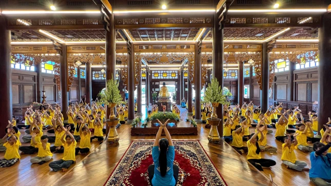 Tu sinh hoạt động tập đồng diễn