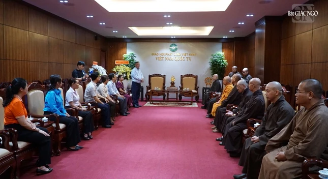 Thay mặt lãnh đạo Q.10, ông Bùi Thế Hải có lời chúc mừng Phật đản an lành đến chư tôn đức Ban Trị sự GHPGVN TP.HCM