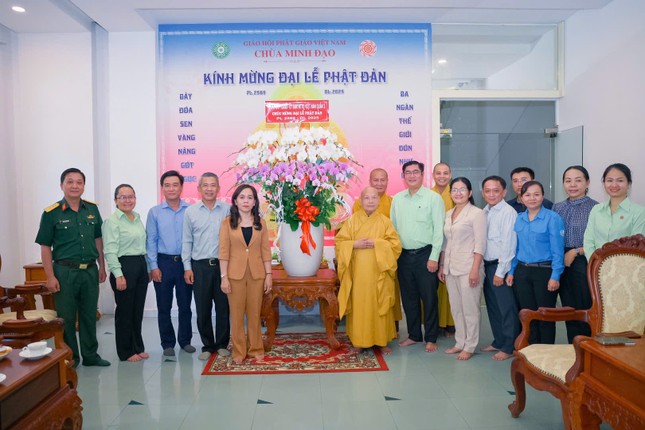 Phái đoàn Quận ủy, HĐND, UBND, Ủy ban MTTQ VN Q.3 và P.9 chúc mừng Phật đản Phái đoàn Quận ủy, HĐND, UBND, Ủy ban MTTQ VN Q.3 và P.9 chúc mừng Phật đản