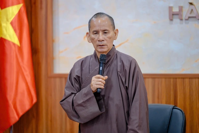 Hòa thượng Thích Thiện Thống đúc kết buổi họp
