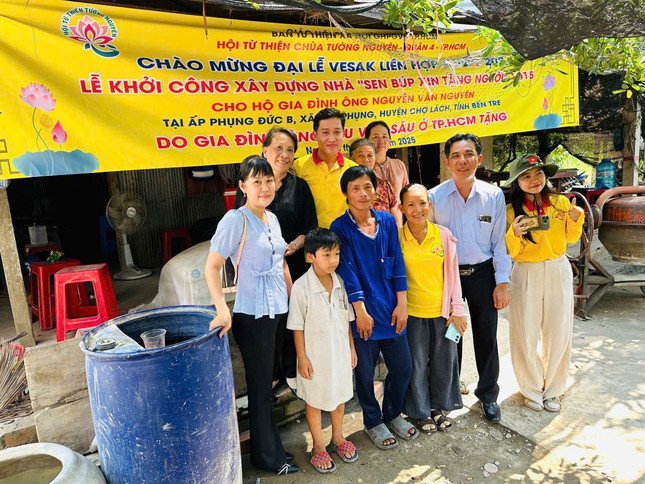 Mừng ngày khởi công nhà mới cho ông Nguyễn Văn Nguyên, tại ấp Phụng Đức B, xã Phú Phụng