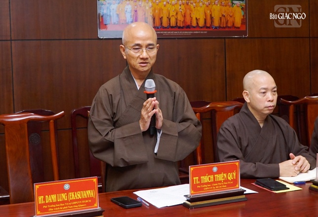 Thượng tọa Thích Thiện Quý, Phó Trưởng ban kiêm Chánh Thư ký trình các Phật sự trọng tâm