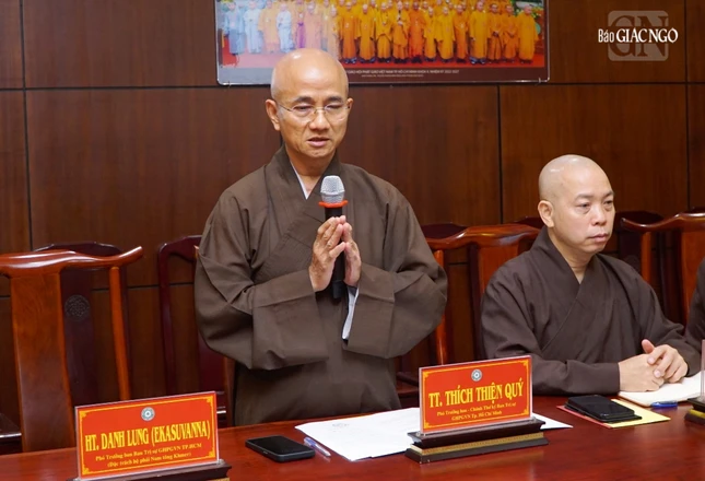 Thượng tọa Thích Thiện Quý, Phó Trưởng ban kiêm Chánh Thư ký trình các Phật sự trọng tâm