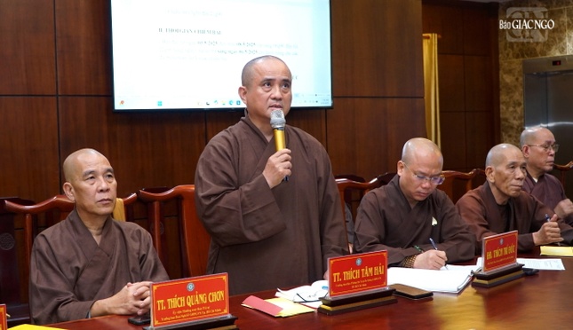 Thượng tọa Thích Tâm Hải trình công tác thiết trí không gian tôn trí Xá-lợi Trái tim Bồ-tát và các nội dung liên quan đến việc chiêm bái tại Việt Nam Quốc Tự