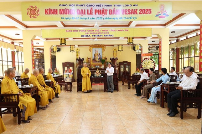 Bí thư Tỉnh ủy tỉnh Long An Nguyễn Văn Quyết chúc mừng Đại lễ Phật đản Phật lịch 2569
