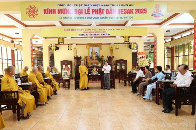 Bí thư Tỉnh ủy tỉnh Long An Nguyễn Văn Quyết chúc mừng Đại lễ Phật đản Phật lịch 2569