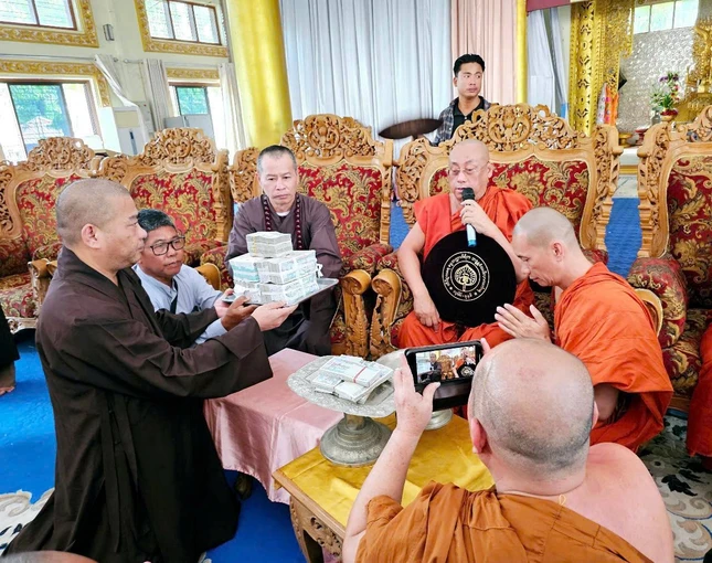 Đoàn Ban Trị sự TP.Biên Hòa cúng dường đến tu viện