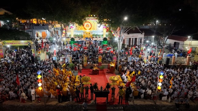 Lễ thắp sáng 7 hoa sen do Ban Trị sự H.Ninh Hải tổ chức Lễ thắp sáng 7 hoa sen do Ban Trị sự H.Ninh Hải tổ chức