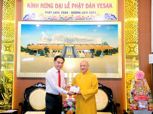 Ông Nguyễn Lộc Hà chúc mừng Đại lễ Phật đản