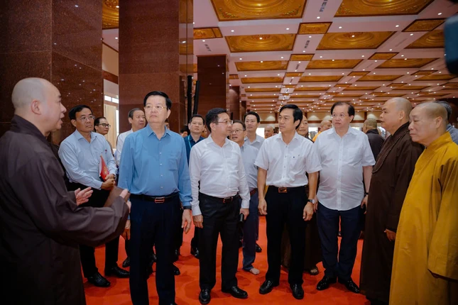 Thượng tọa Thích Đức Thiện báo cáo một số công tác chuẩn bị tổ chức Đại lễ Vesak Liên Hiệp Quốc 2025