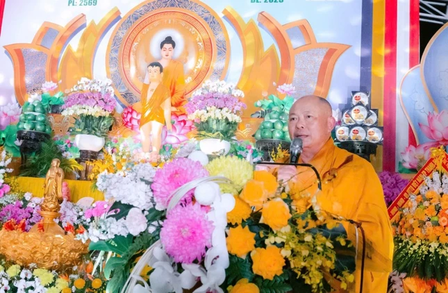 Thượng tọa Thích Tâm Định đã tuyên đọc Diễn văn Phật đản