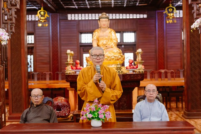 Hòa thượng Thích Châu Quang ban đạo từ tại buổi lễ