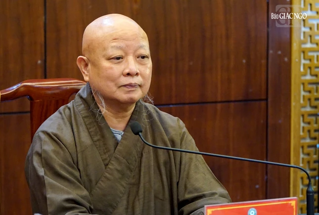 Hòa thượng Thích Lệ Trang chủ trì buổi họp của Ban Thường trực