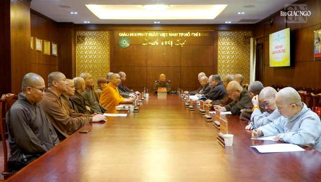 Chư tôn đức Tăng Ni tham dự họp