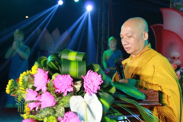 Thượng tọa Thích Chiếu Tuệ đọc diễn văn khai mạc