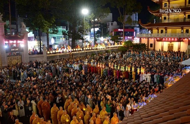 Lễ rước Phật từ tổ đình Ấn Quang về Việt Nam Quốc Tự