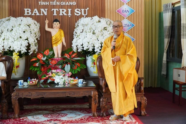 Thượng tọa Thích Quảng Lộc phát biểu cảm ơn phái đoàn