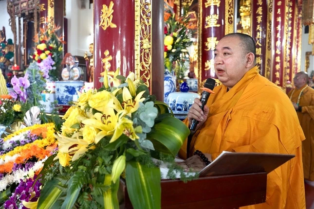 Thượng tọa Thích Nguyên Thanh đọc Diễn văn Phật đản