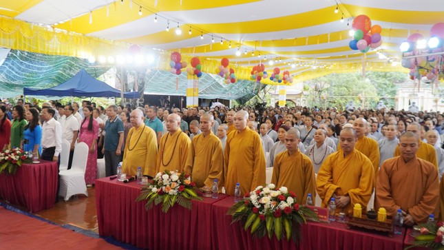 Đại chúng trong nghi thức chào Quốc kỳ, Đạo kỳ