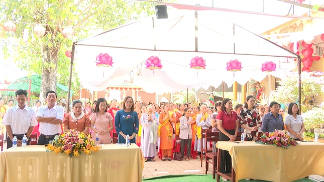 Đại diện các cơ quan và Phật tử tham dự