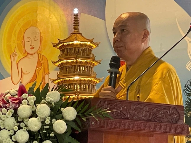 Thượng tọa Thích Giác Nghi tuyên đọc Diễn văn Phật đản của Hòa thượng Chủ tịch Hội đồng Trị sự Thượng tọa Thích Giác Nghi tuyên đọc Diễn văn Phật đản của Hòa thượng Chủ tịch Hội đồng Trị sự