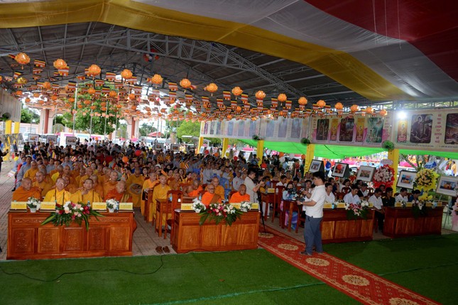 Chư tôn đức chứng minh và đại diện các cơ quan tham dự