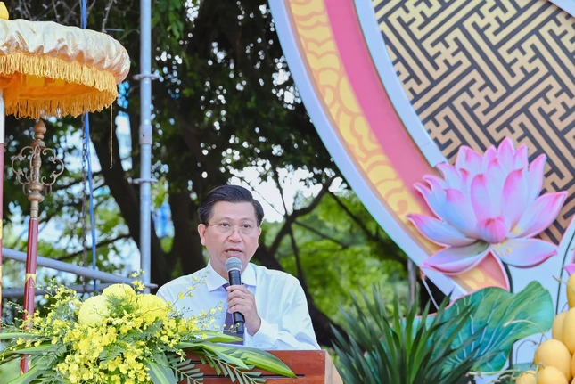 Ông Trần Văn Tuấn phát biểu tại Đại lễ Ông Trần Văn Tuấn phát biểu tại Đại lễ