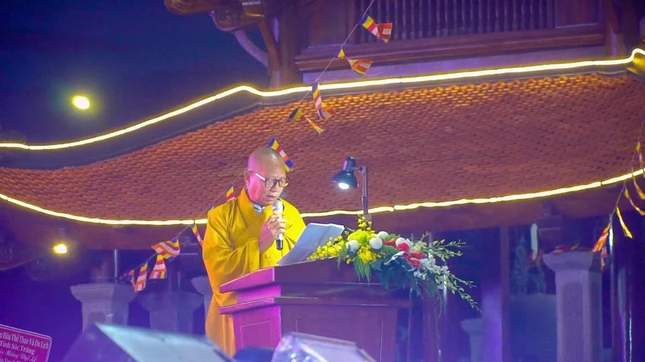 Hòa thượng Thích Minh Thành tuyên đọc Diễn văn Phật đản