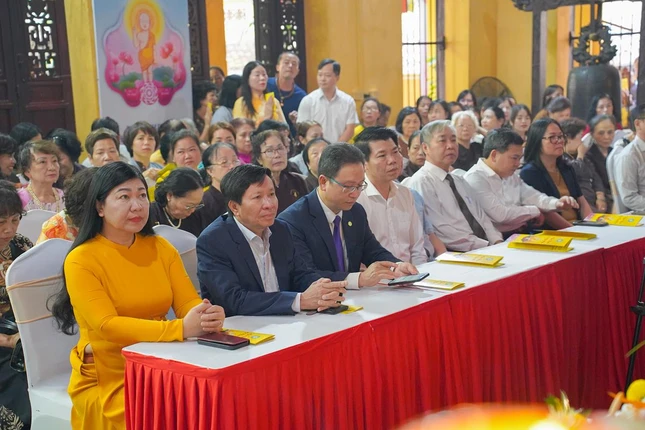 Đại diện các cơ quan trung ương, TP.Hà Nội tham dự